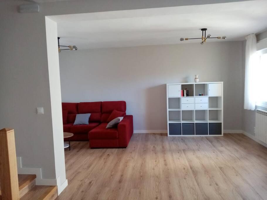 Casa Julio, Bonita Casa Comoda Y Espaciosa, Totalmente Reformada Con Terraza Y Jardin Privado Riezu Esterno foto