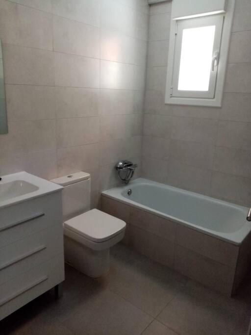 Casa Julio, Bonita Casa Comoda Y Espaciosa, Totalmente Reformada Con Terraza Y Jardin Privado Riezu Esterno foto
