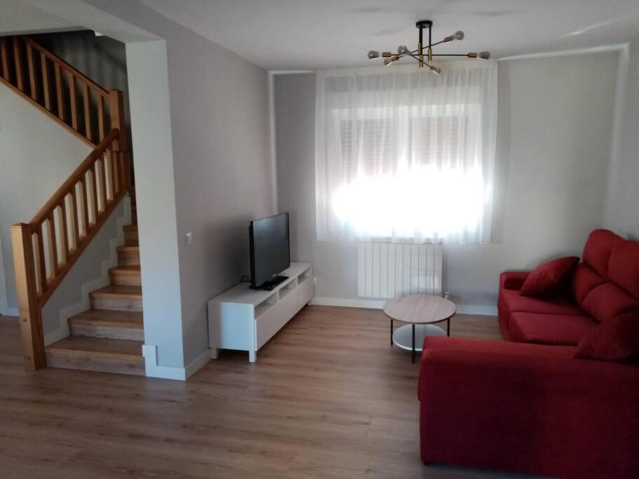 Casa Julio, Bonita Casa Comoda Y Espaciosa, Totalmente Reformada Con Terraza Y Jardin Privado Riezu Esterno foto