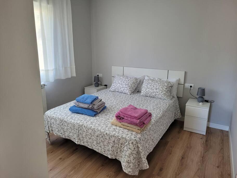 Casa Julio, Bonita Casa Comoda Y Espaciosa, Totalmente Reformada Con Terraza Y Jardin Privado Riezu Esterno foto