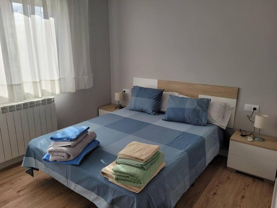 Casa Julio, Bonita Casa Comoda Y Espaciosa, Totalmente Reformada Con Terraza Y Jardin Privado Riezu Esterno foto