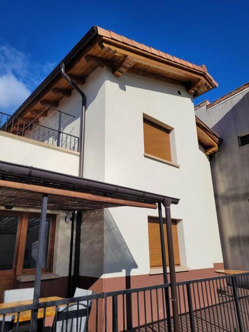 Casa Julio, Bonita Casa Comoda Y Espaciosa, Totalmente Reformada Con Terraza Y Jardin Privado Riezu Esterno foto