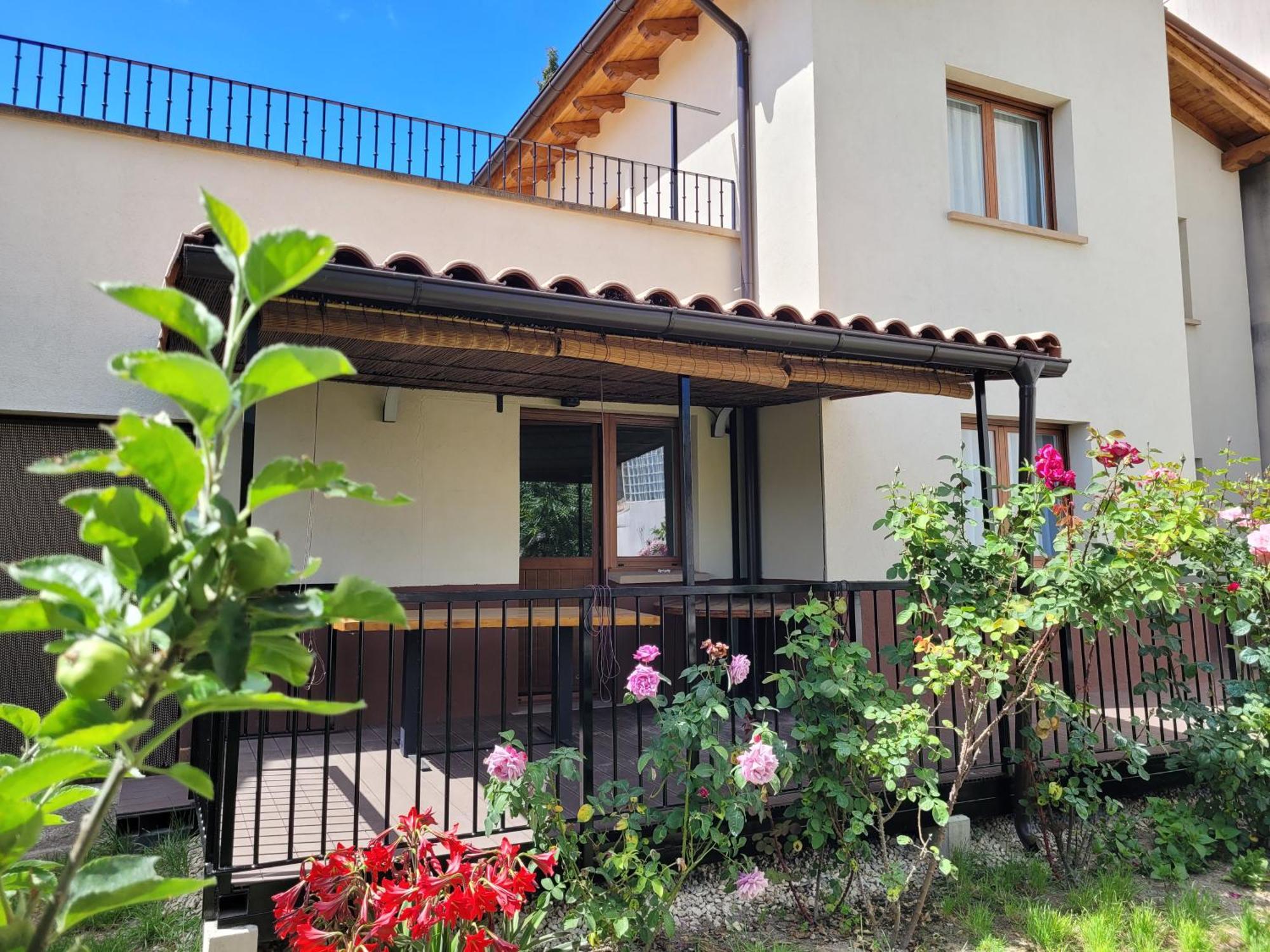 Casa Julio, Bonita Casa Comoda Y Espaciosa, Totalmente Reformada Con Terraza Y Jardin Privado Riezu Esterno foto