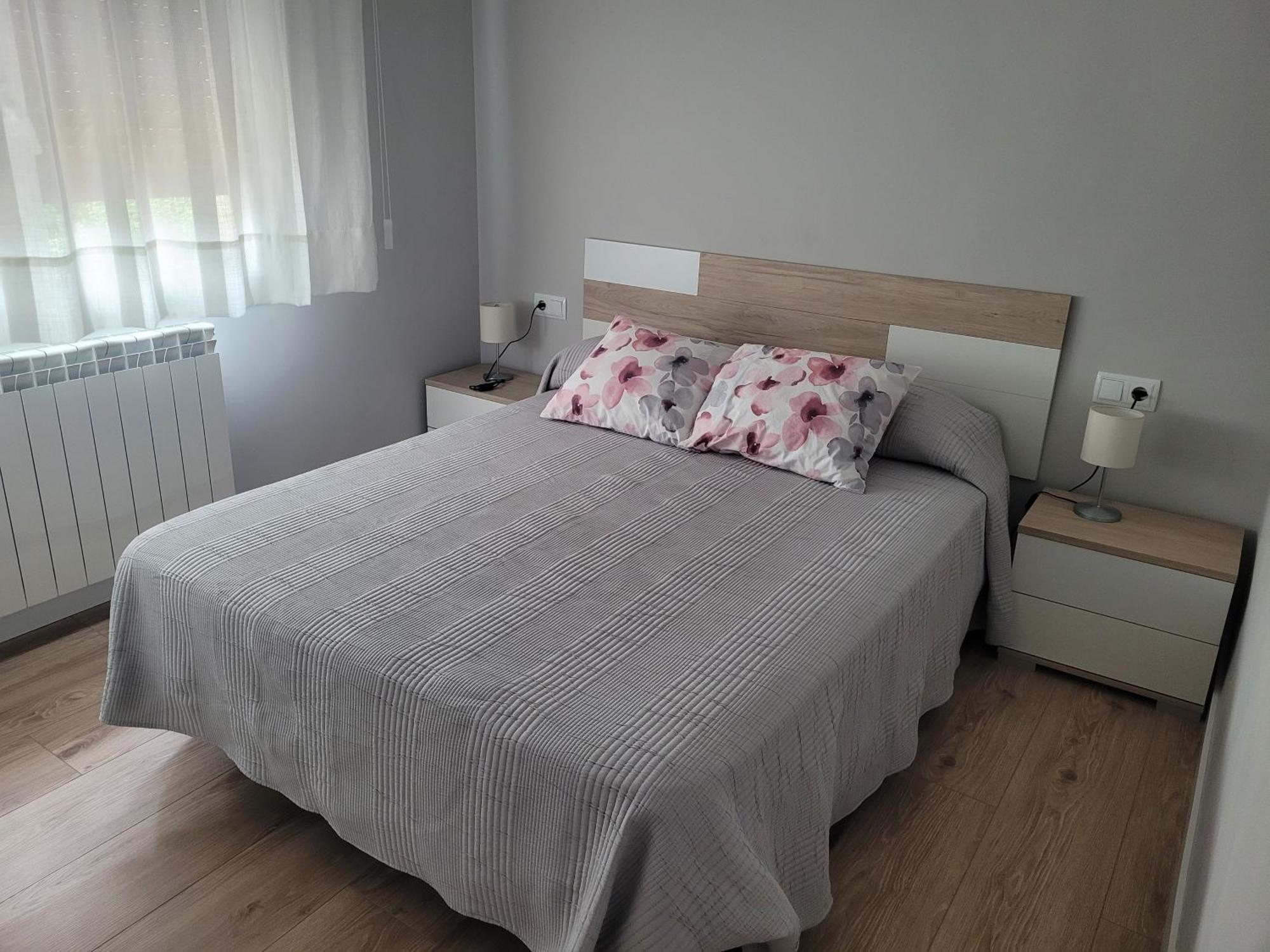 Casa Julio, Bonita Casa Comoda Y Espaciosa, Totalmente Reformada Con Terraza Y Jardin Privado Riezu Esterno foto